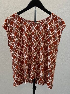 Sigrid Olsen 100% Rust and White Geometric Top w/ back button detail Sz S